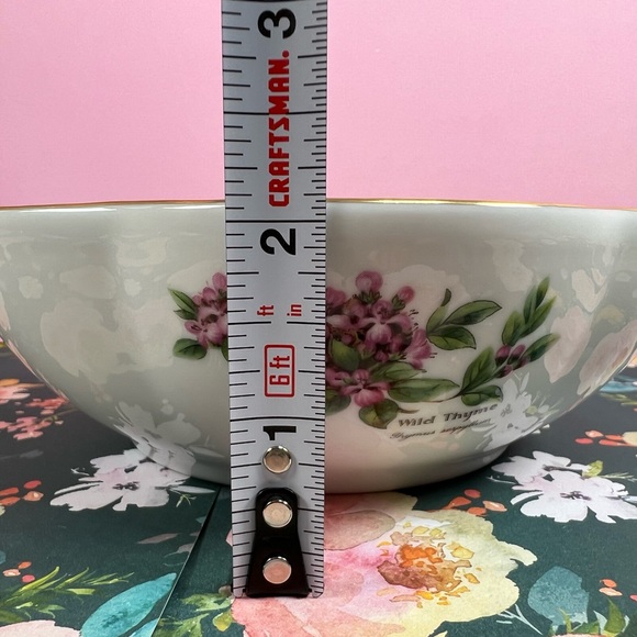 Royal Worcester Herbs Medium Round SCALLOPED BOWL Botanical Florals Gold Trim - Picture 8 of 10